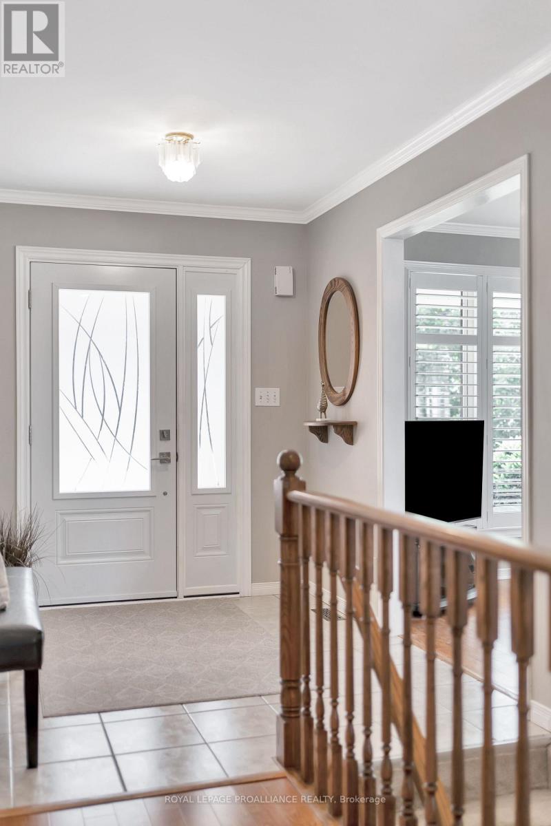 36 Oak Ridge Boulevard, Belleville, Ontario  K8N 5W1 - Photo 6 - X12434040