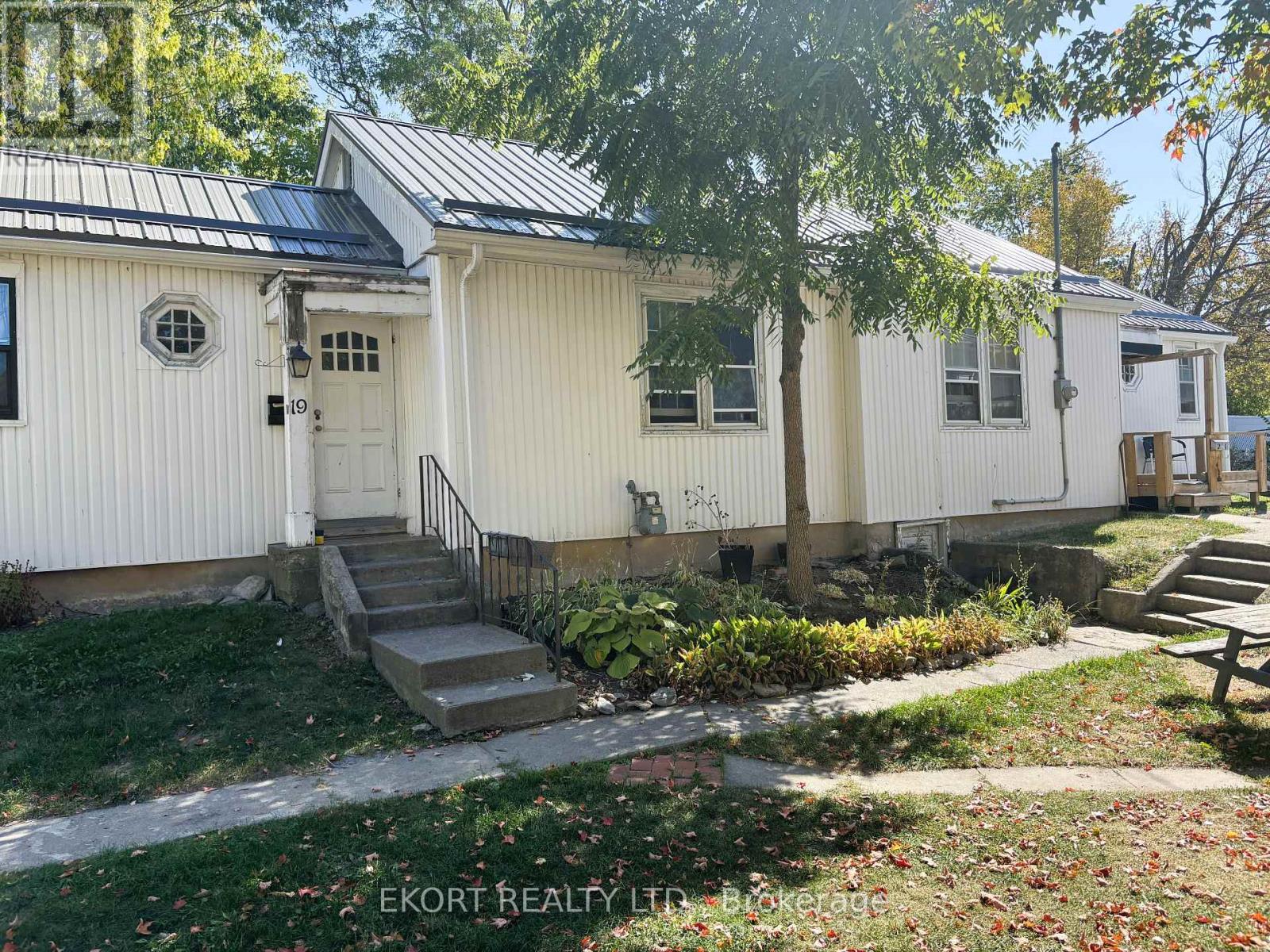 17-23 Moira Street W, Belleville, Ontario  K8P 1S1 - Photo 3 - X12436120