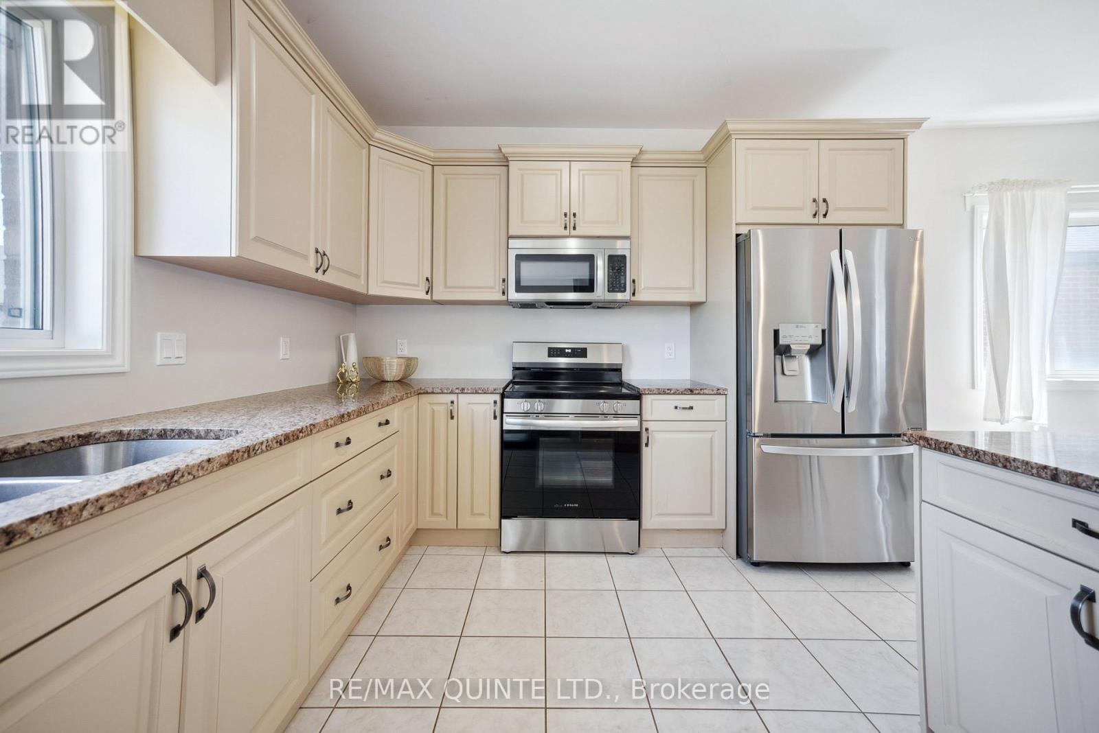 91 Hampton Ridge Drive E, Belleville, Ontario  K8N 0E6 - Photo 13 - X12436749