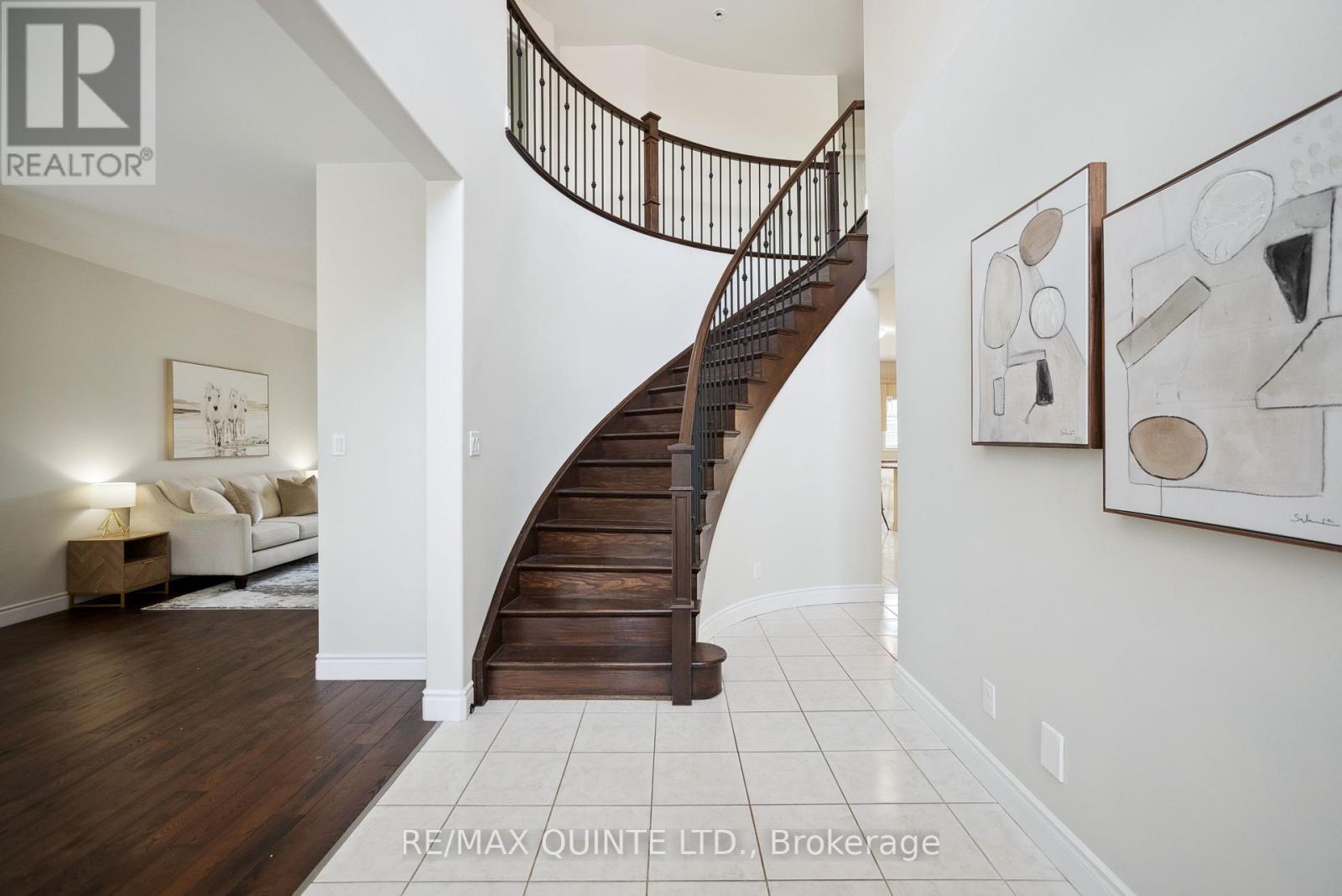 91 Hampton Ridge Drive E, Belleville, Ontario  K8N 0E6 - Photo 4 - X12436749