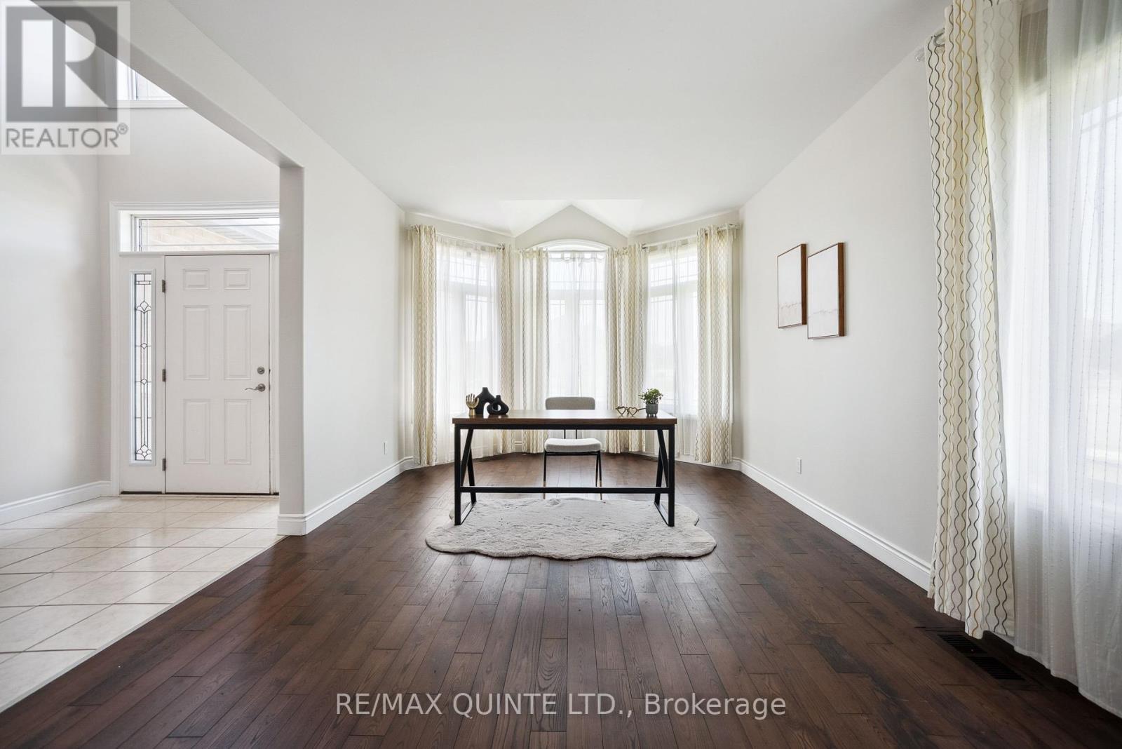 91 Hampton Ridge Drive E, Belleville, Ontario  K8N 0E6 - Photo 6 - X12436749