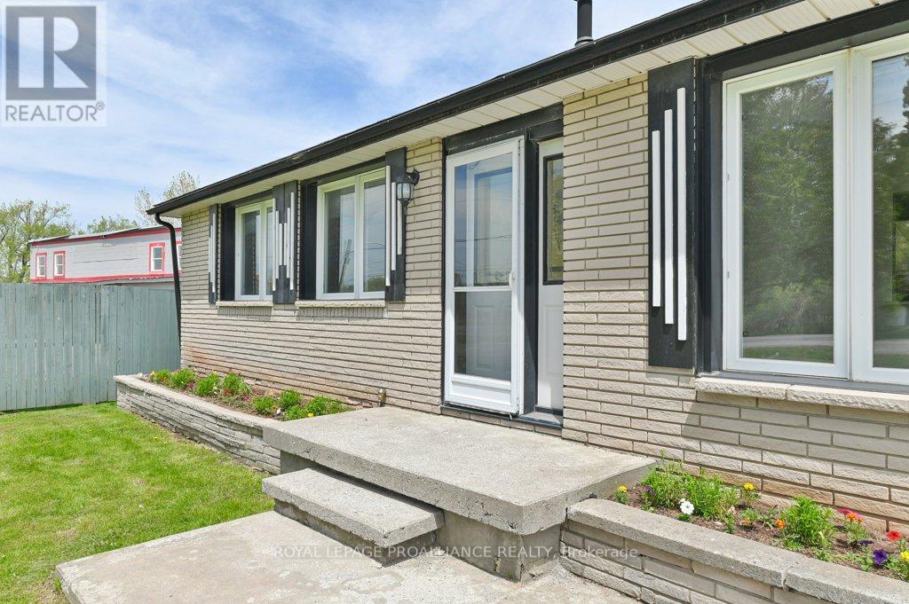 22227 Loyalist Parkway, Quinte West, Ontario  K0K 1L0 - Photo 5 - X12436920
