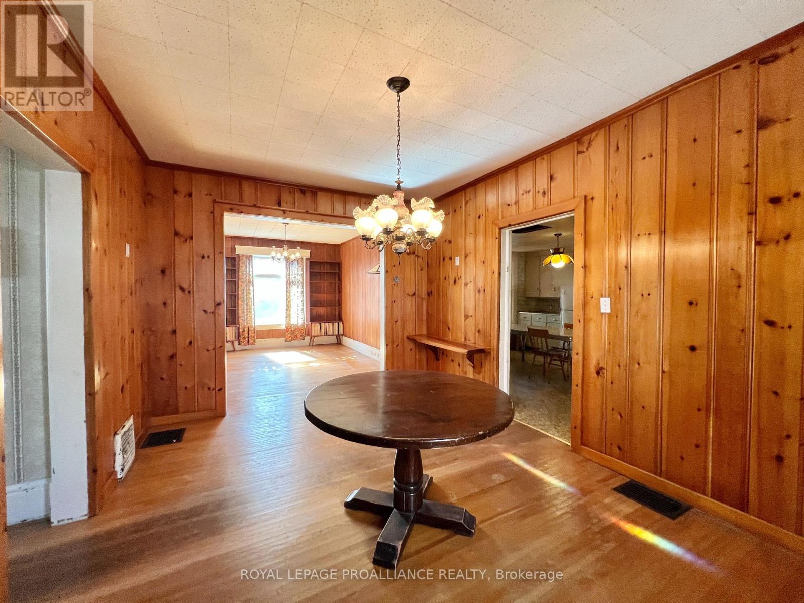 282 George Street, Belleville, Ontario  K8N 3H9 - Photo 10 - X12437628