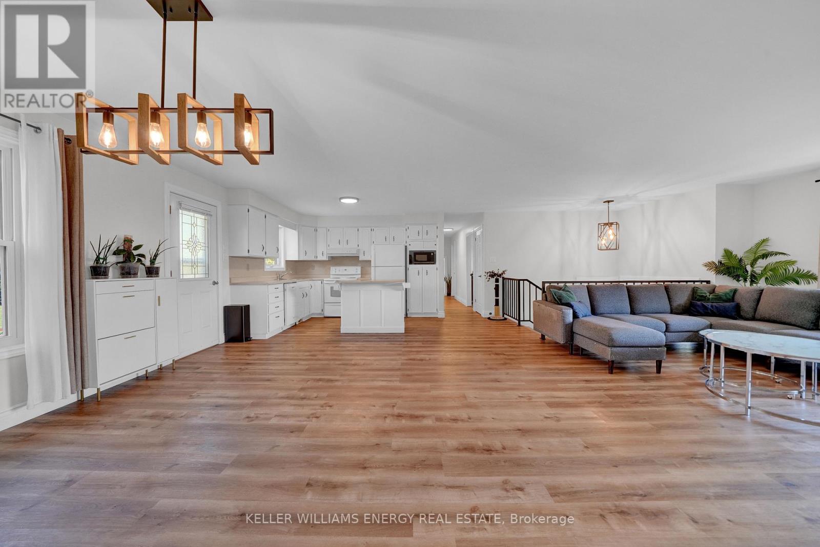 106 Oram Road, Prince Edward County, Ontario  K0K 1G0 - Photo 11 - X12438011