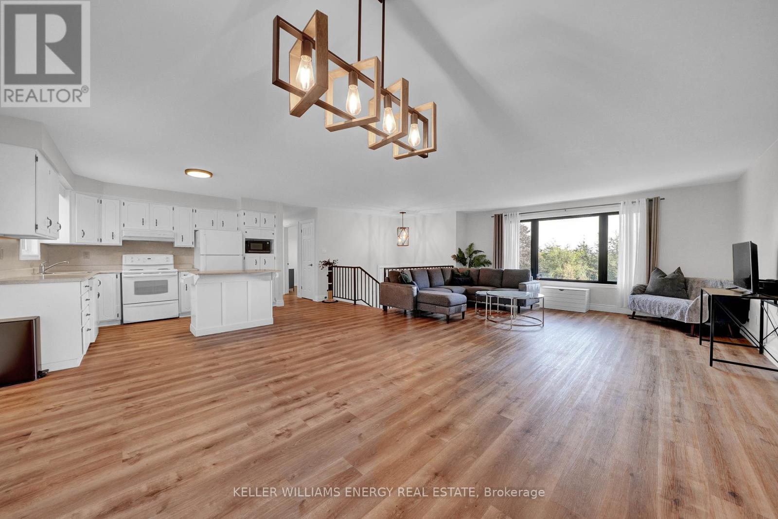 106 Oram Road, Prince Edward County, Ontario  K0K 1G0 - Photo 12 - X12438011