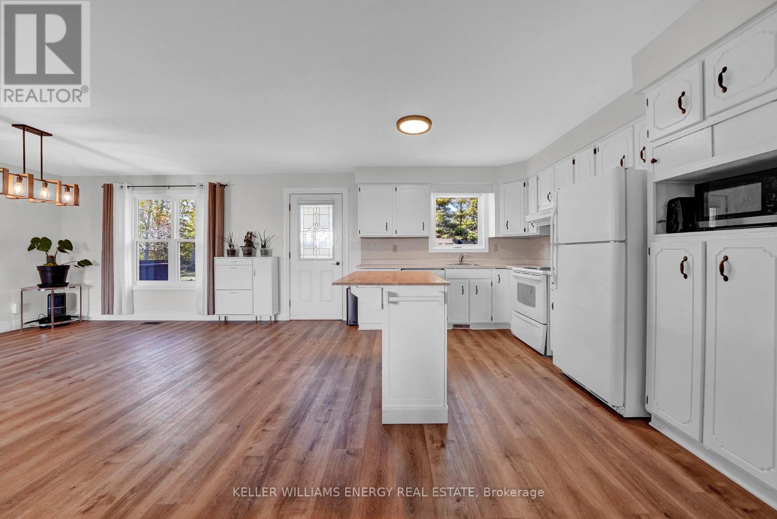 106 Oram Road, Prince Edward County, Ontario  K0K 1G0 - Photo 6 - X12438011