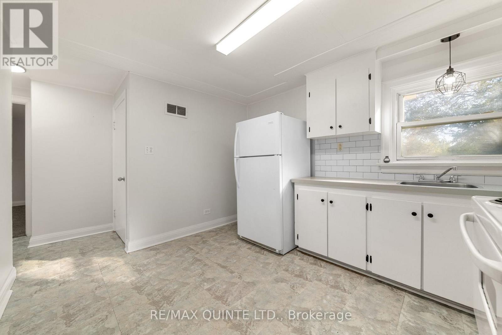 7 Ritchie Avenue, Belleville, Ontario  K8P 3V8 - Photo 6 - X12438206