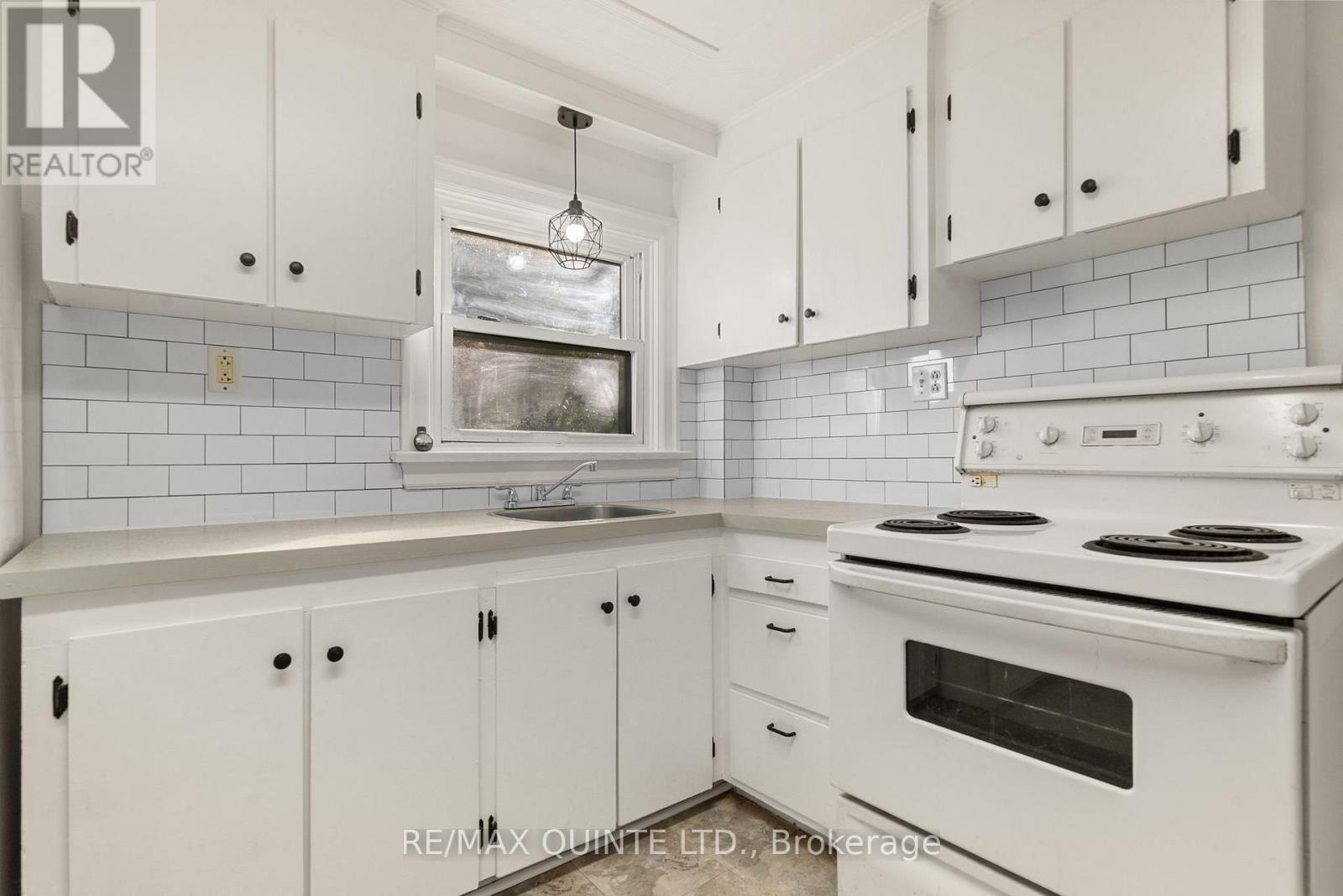 7 Ritchie Avenue, Belleville, Ontario  K8P 3V8 - Photo 7 - X12438206