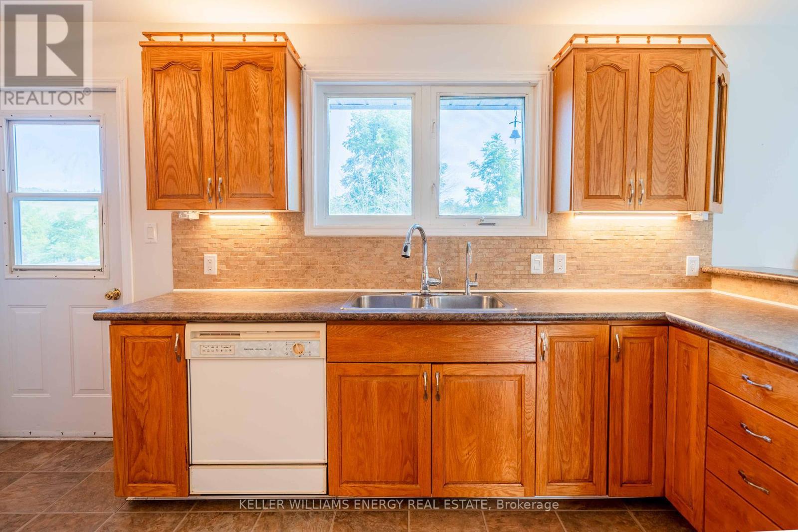 12699 Loyalist Parkway, Prince Edward County, Ontario  K0K 2T0 - Photo 11 - X12439311