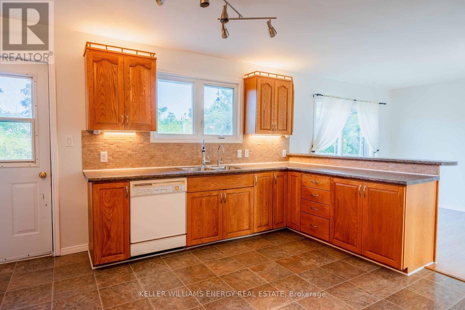 12699 Loyalist Parkway, Prince Edward County, Ontario  K0K 2T0 - Photo 13 - X12439311