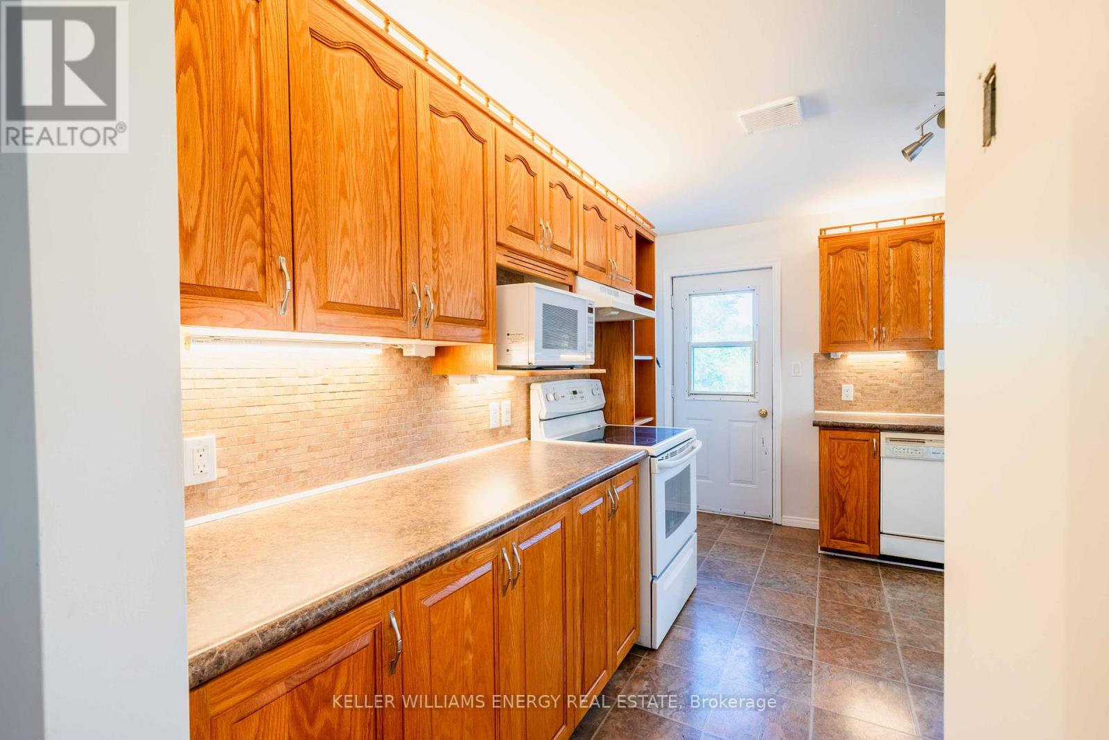12699 Loyalist Parkway, Prince Edward County, Ontario  K0K 2T0 - Photo 14 - X12439311