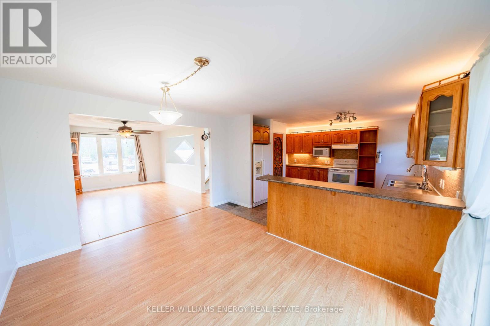 12699 Loyalist Parkway, Prince Edward County, Ontario  K0K 2T0 - Photo 7 - X12439311