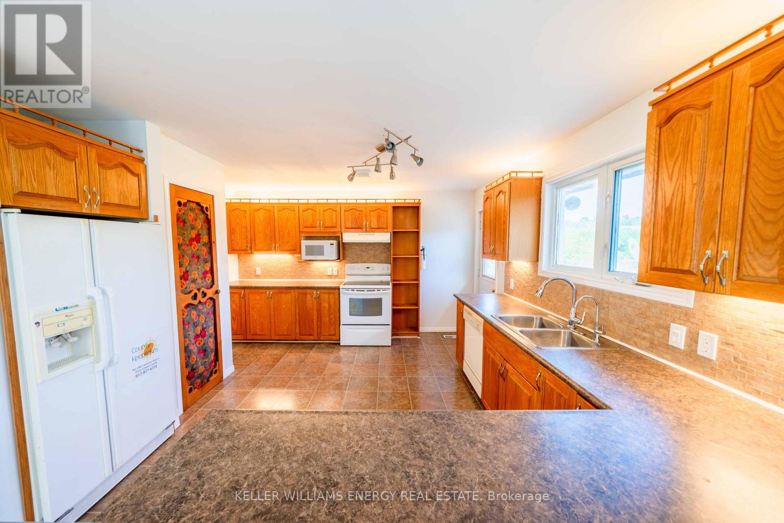 12699 Loyalist Parkway, Prince Edward County, Ontario  K0K 2T0 - Photo 8 - X12439311