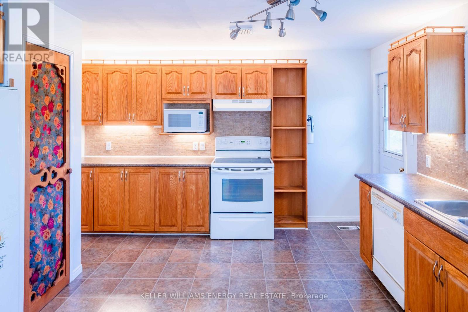 12699 Loyalist Parkway, Prince Edward County, Ontario  K0K 2T0 - Photo 9 - X12439311