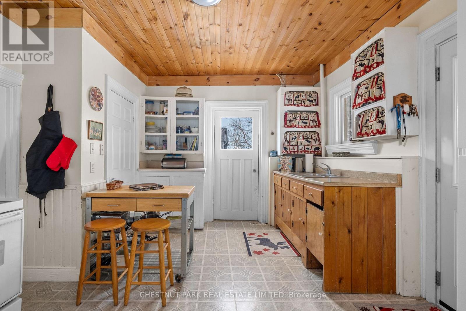 12 Maple Avenue, Prince Edward County, Ontario  K0K 2T0 - Photo 16 - X12440061
