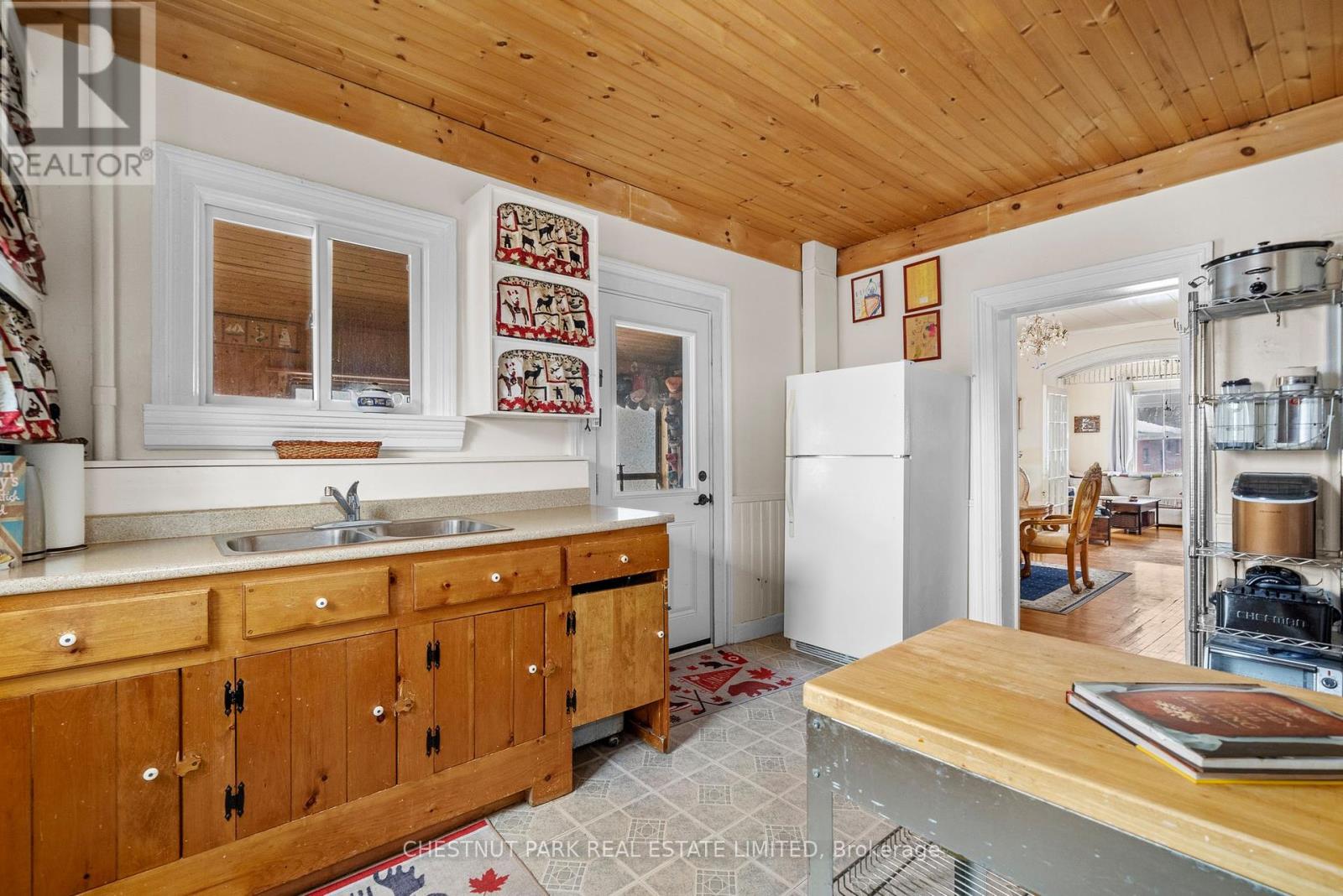 12 Maple Avenue, Prince Edward County, Ontario  K0K 2T0 - Photo 17 - X12440061