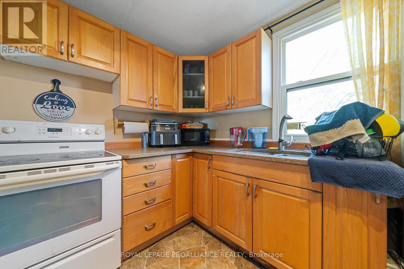 325 Sidney Street, Belleville, Ontario  K8P 3Z5 - Photo 11 - X12440338