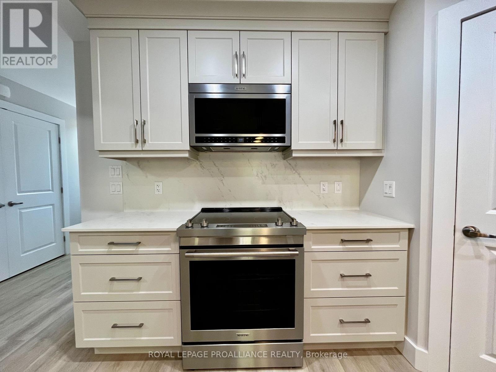 59 Dorchester Drive, Prince Edward County, Ontario  K0K 3L0 - Photo 8 - X12440458