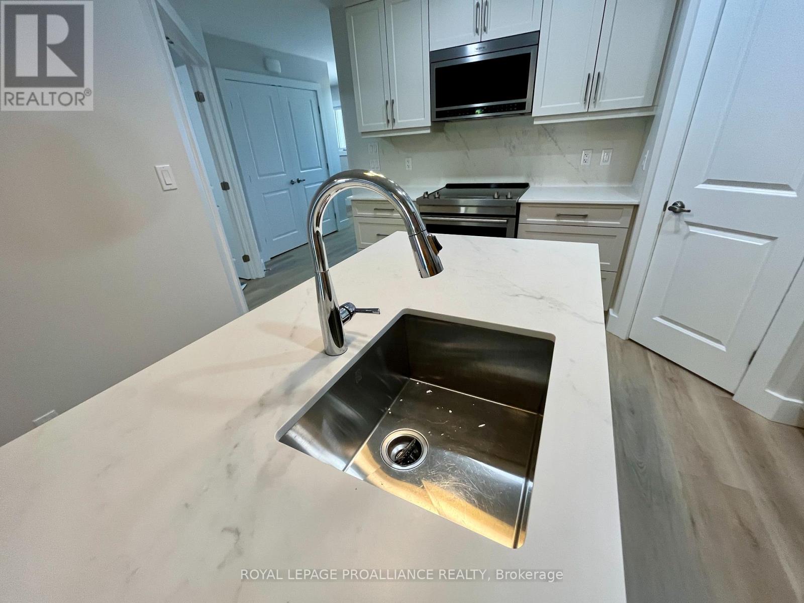 59 Dorchester Drive, Prince Edward County, Ontario  K0K 3L0 - Photo 9 - X12440458