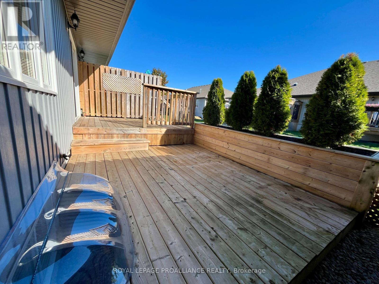 71 Dorchester Drive, Prince Edward County, Ontario  K0K 3L0 - Photo 19 - X12440463