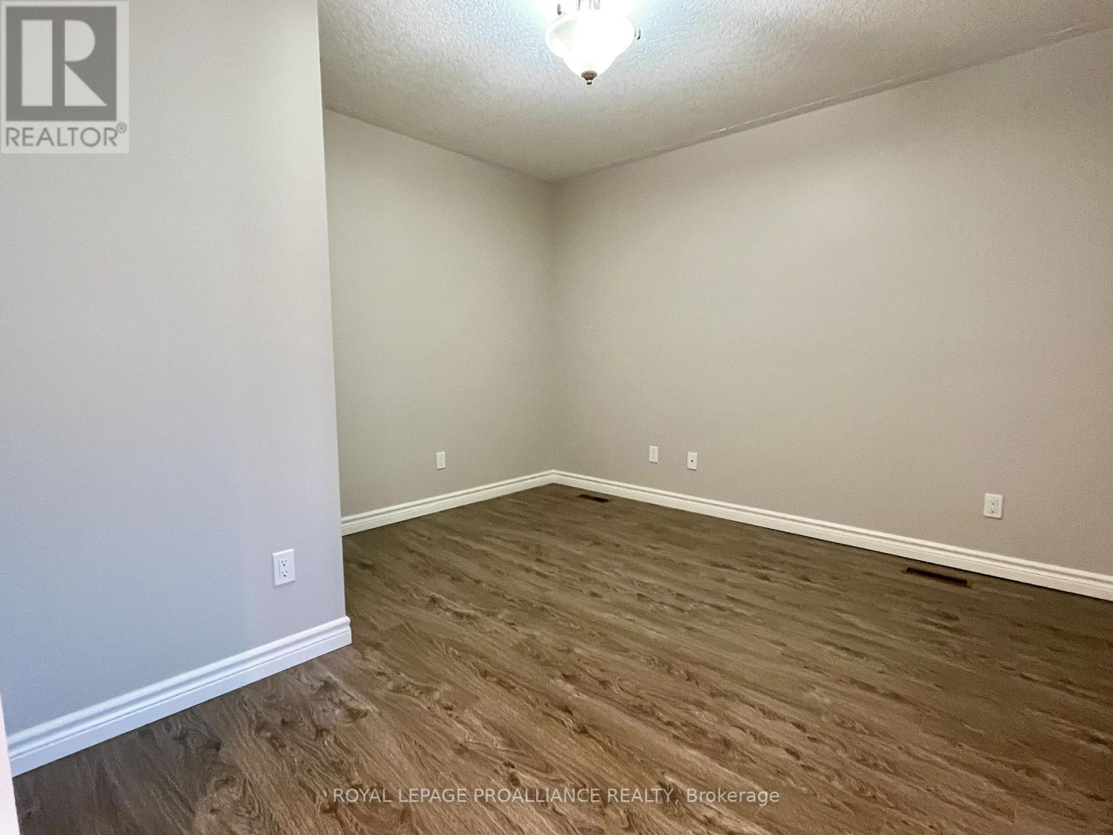 71 Dorchester Drive, Prince Edward County, Ontario  K0K 3L0 - Photo 6 - X12440463