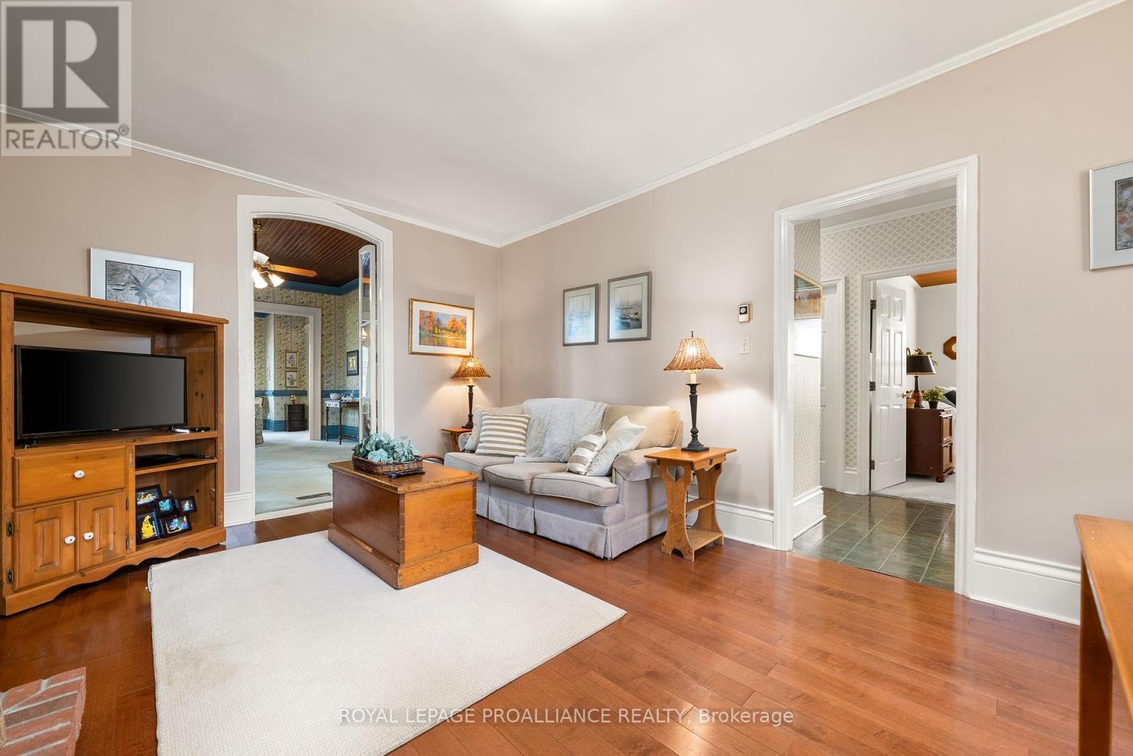 103 Bridge Street, Prince Edward County, Ontario  K0K 2T0 - Photo 10 - X12440538