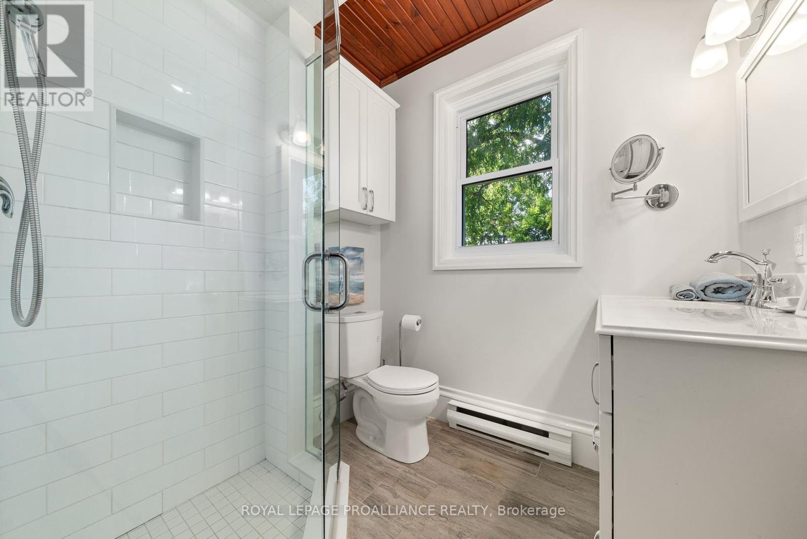 103 Bridge Street, Prince Edward County, Ontario  K0K 2T0 - Photo 12 - X12440538