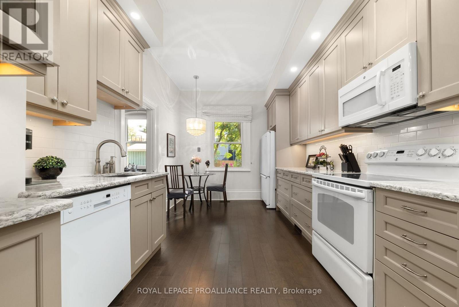 103 Bridge Street, Prince Edward County, Ontario  K0K 2T0 - Photo 15 - X12440538