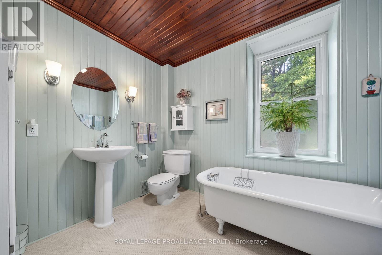 103 Bridge Street, Prince Edward County, Ontario  K0K 2T0 - Photo 21 - X12440538
