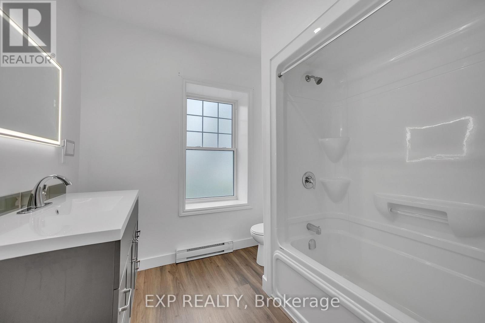 19 Isabel Street, Belleville, Ontario  K8P 3N4 - Photo 11 - X12441024