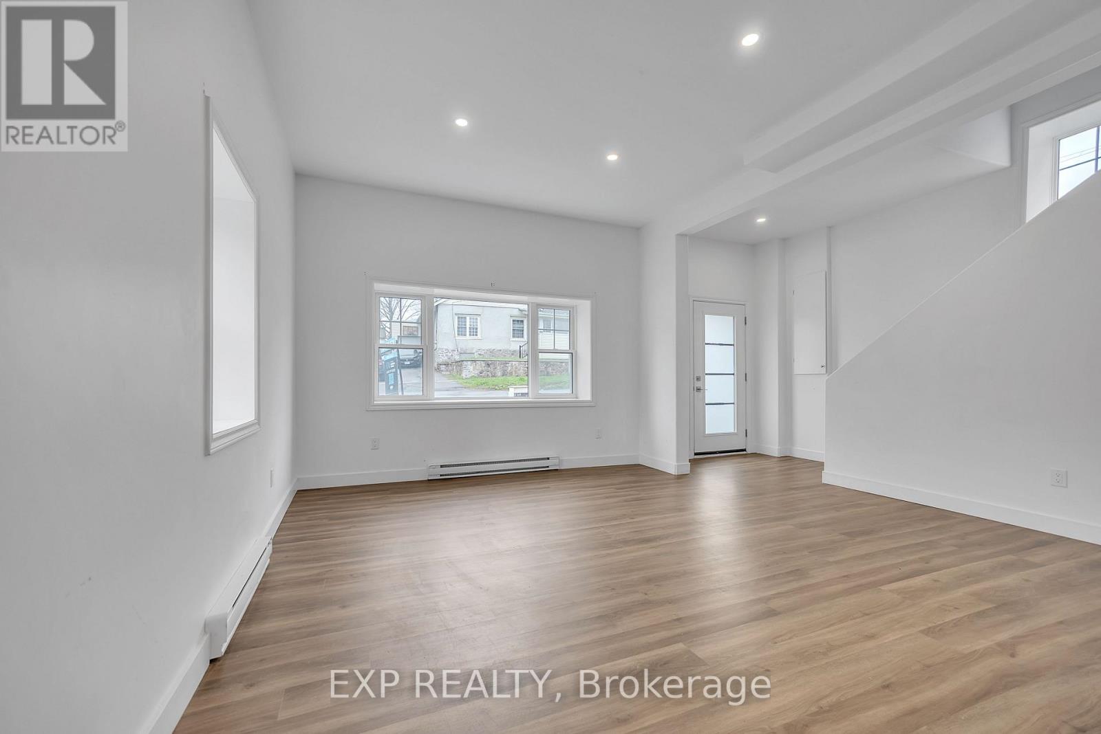 19 Isabel Street, Belleville, Ontario  K8P 3N4 - Photo 5 - X12441024