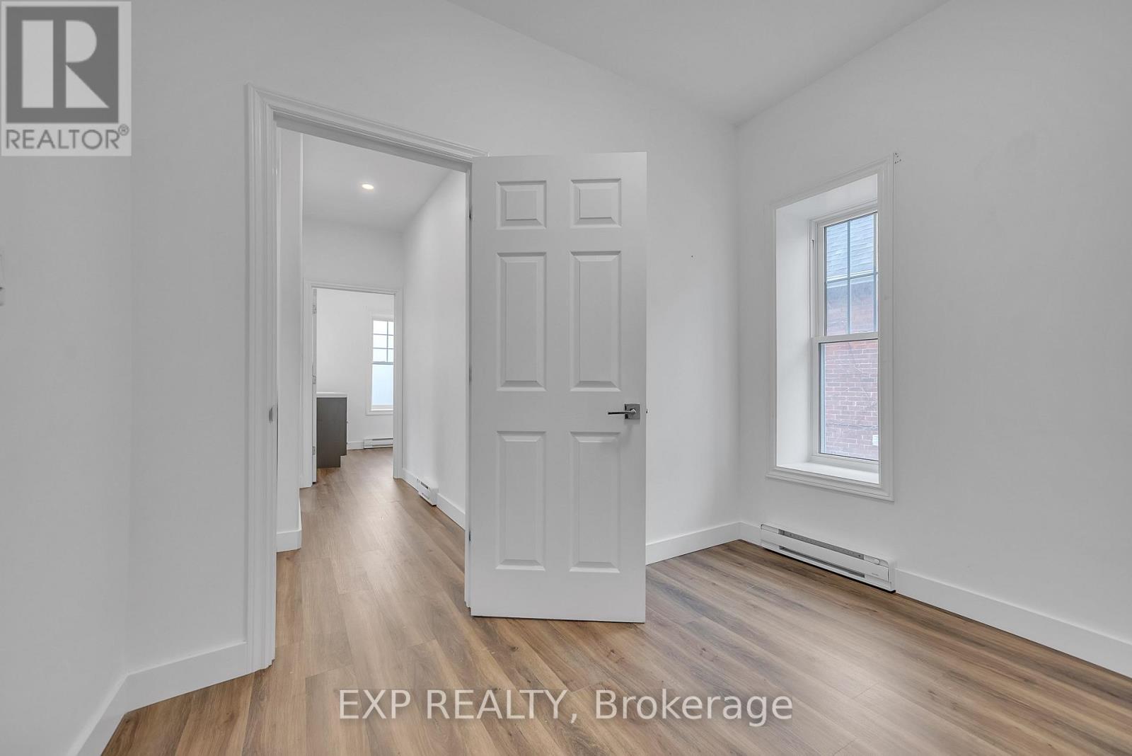 19 Isabel Street, Belleville, Ontario  K8P 3N4 - Photo 8 - X12441024