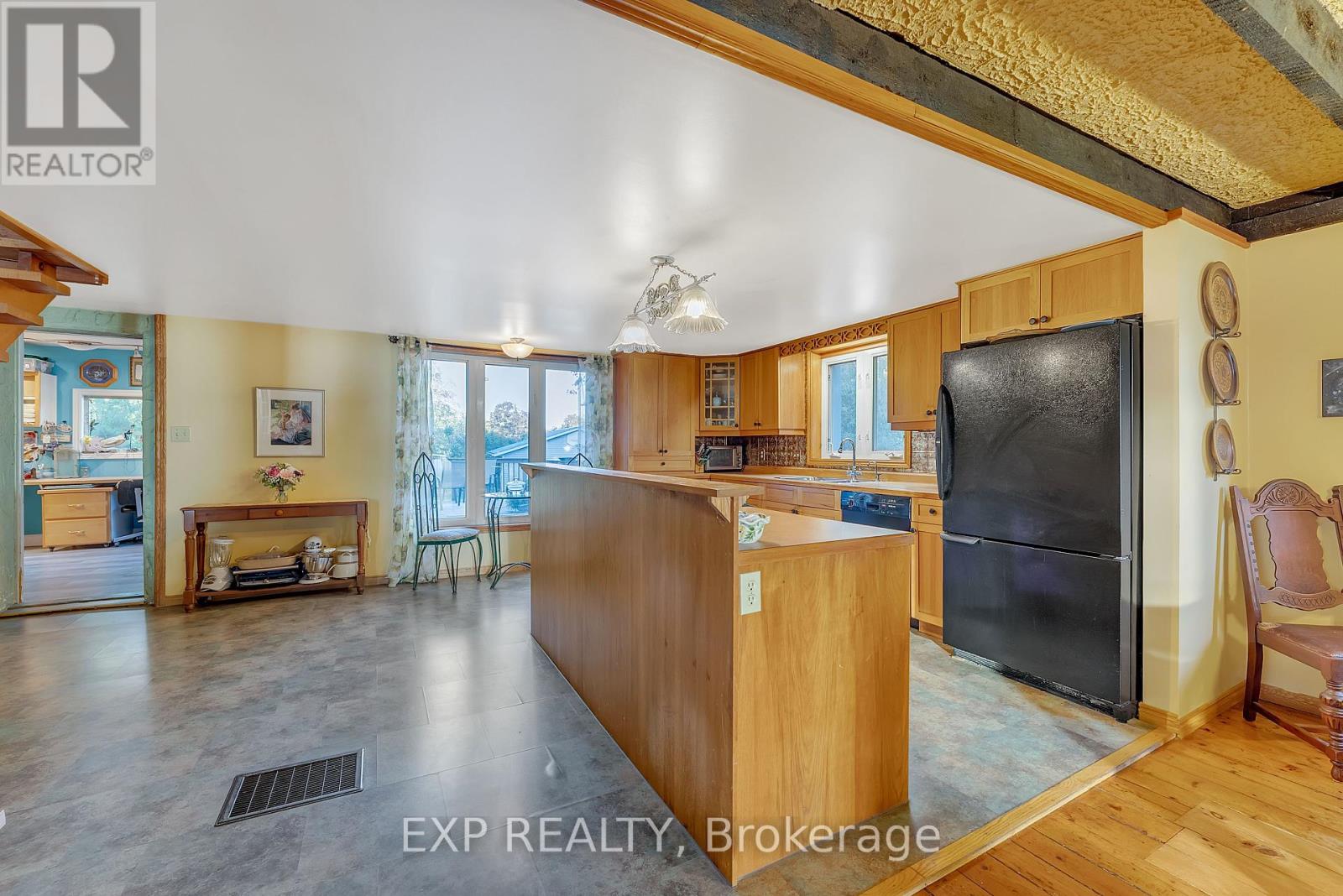 18630 Loyalist Parkway, Prince Edward County, Ontario  K0K 2J0 - Photo 21 - X12441265