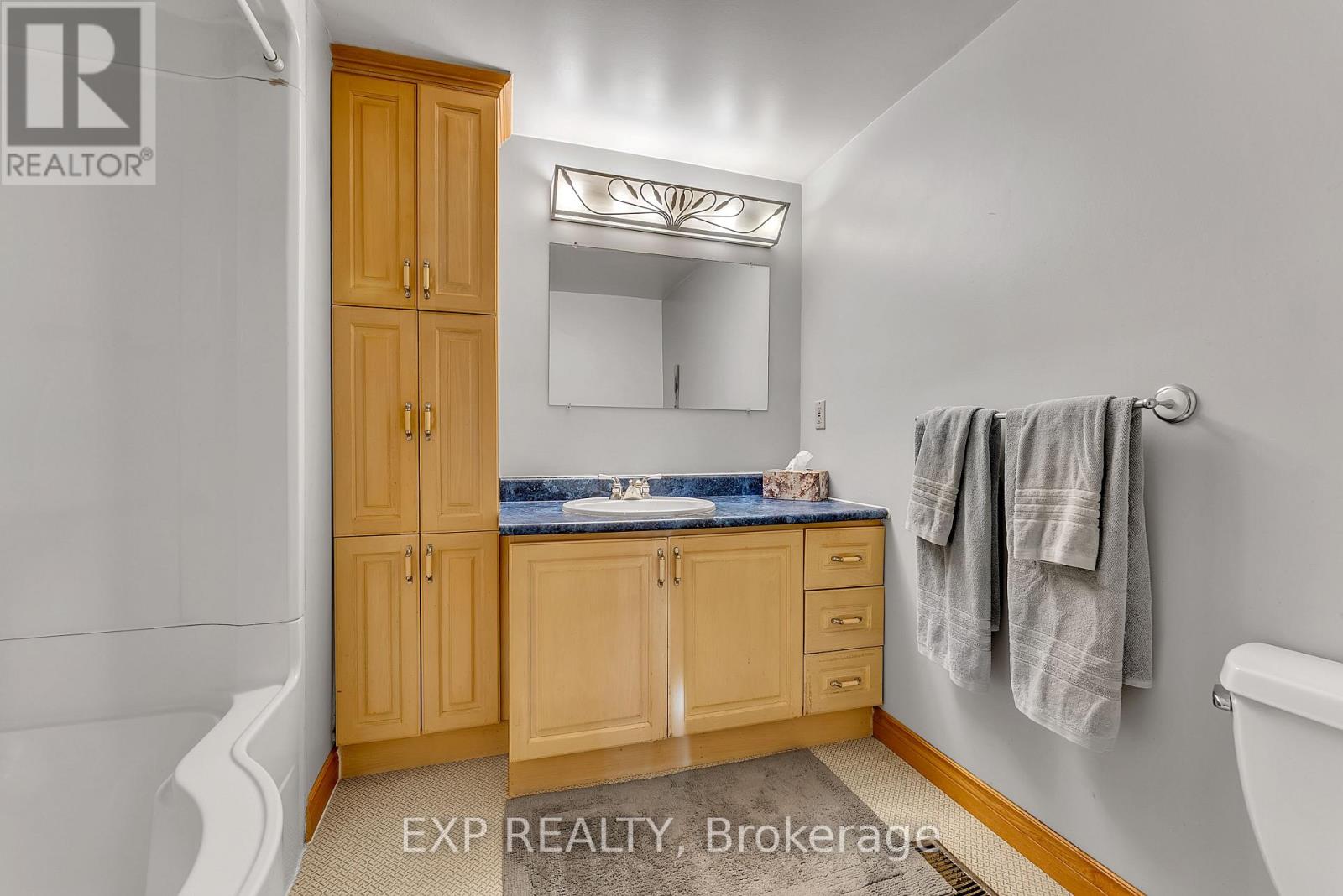 18630 Loyalist Parkway, Prince Edward County, Ontario  K0K 2J0 - Photo 23 - X12441265
