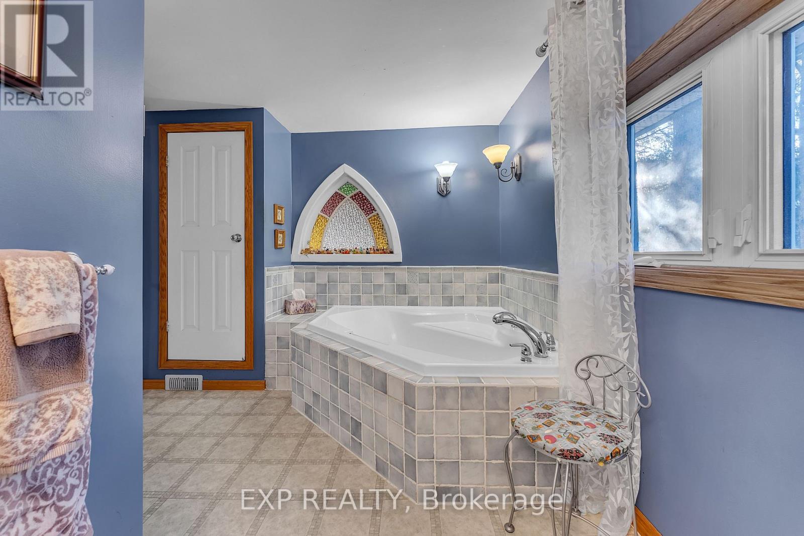 18630 Loyalist Parkway, Prince Edward County, Ontario  K0K 2J0 - Photo 35 - X12441265