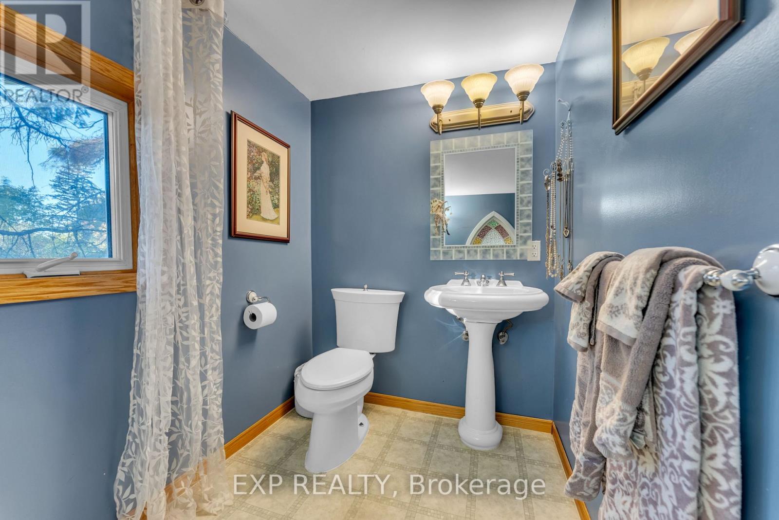 18630 Loyalist Parkway, Prince Edward County, Ontario  K0K 2J0 - Photo 36 - X12441265