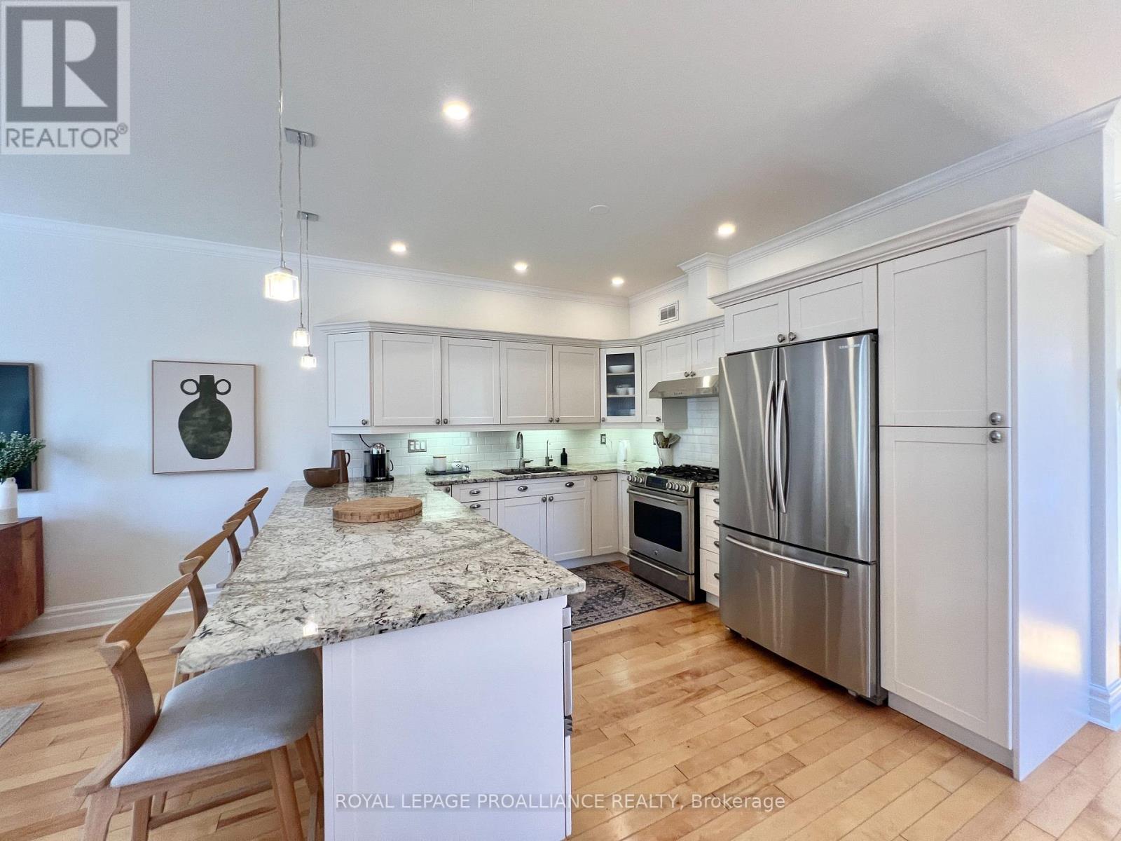 252 William Street, Belleville, Ontario  K8N 3K3 - Photo 11 - X12441335