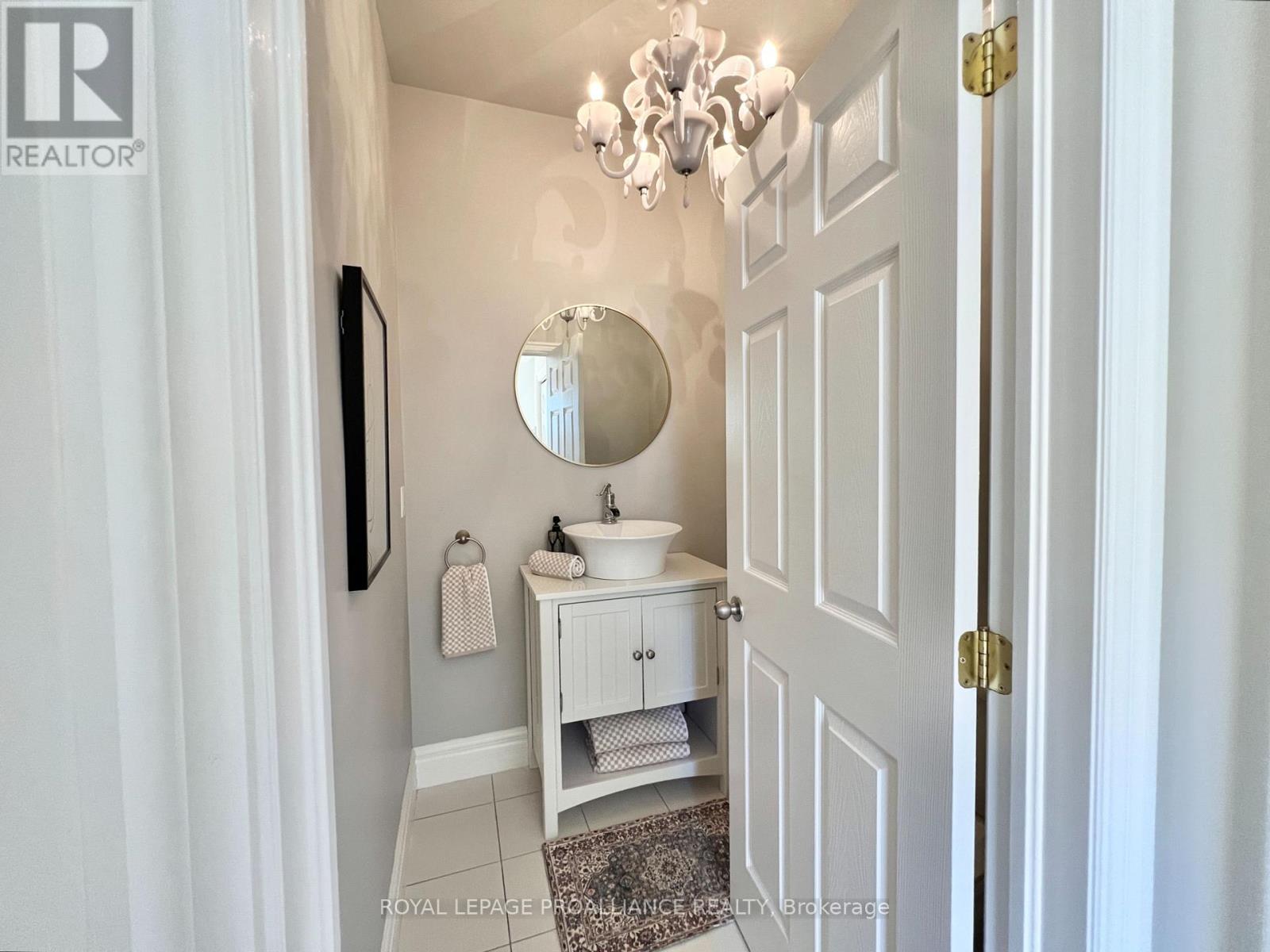 252 William Street, Belleville, Ontario  K8N 3K3 - Photo 14 - X12441335