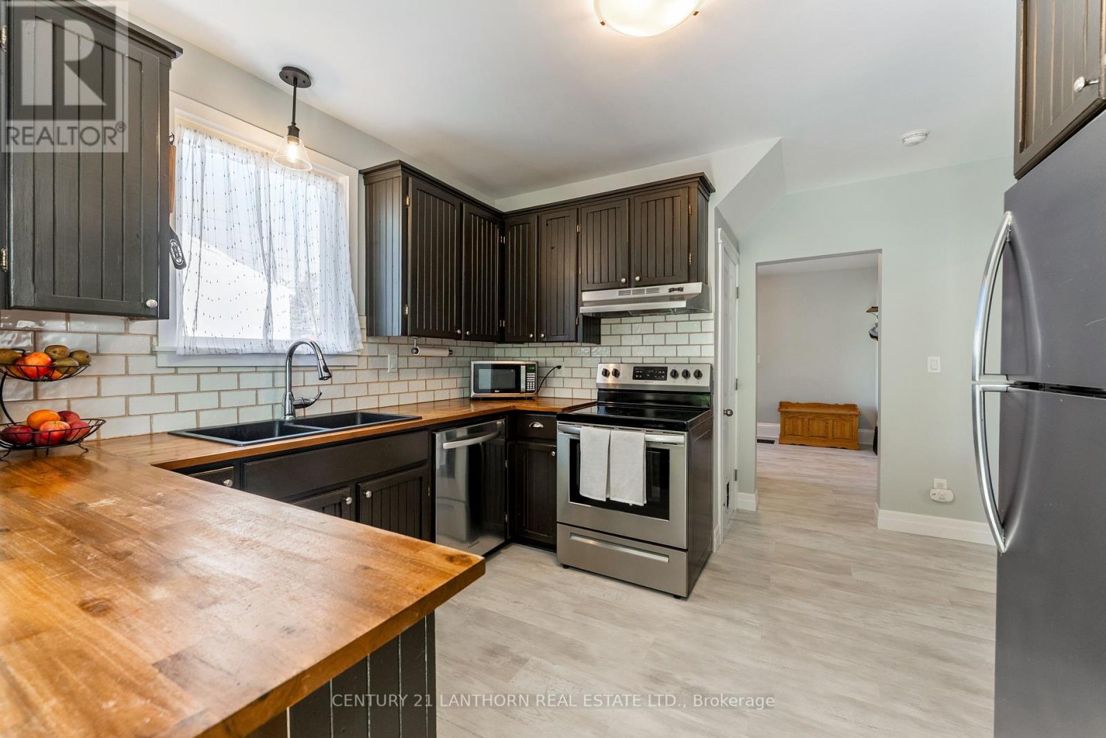 54 Prince Of Wales Drive, Belleville, Ontario  K8P 2T7 - Photo 15 - X12441429