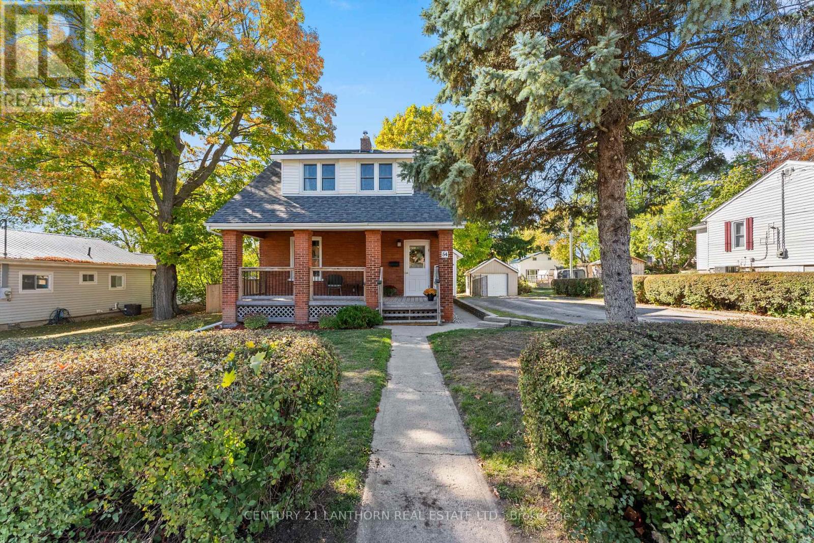 54 Prince Of Wales Drive, Belleville, Ontario  K8P 2T7 - Photo 2 - X12441429