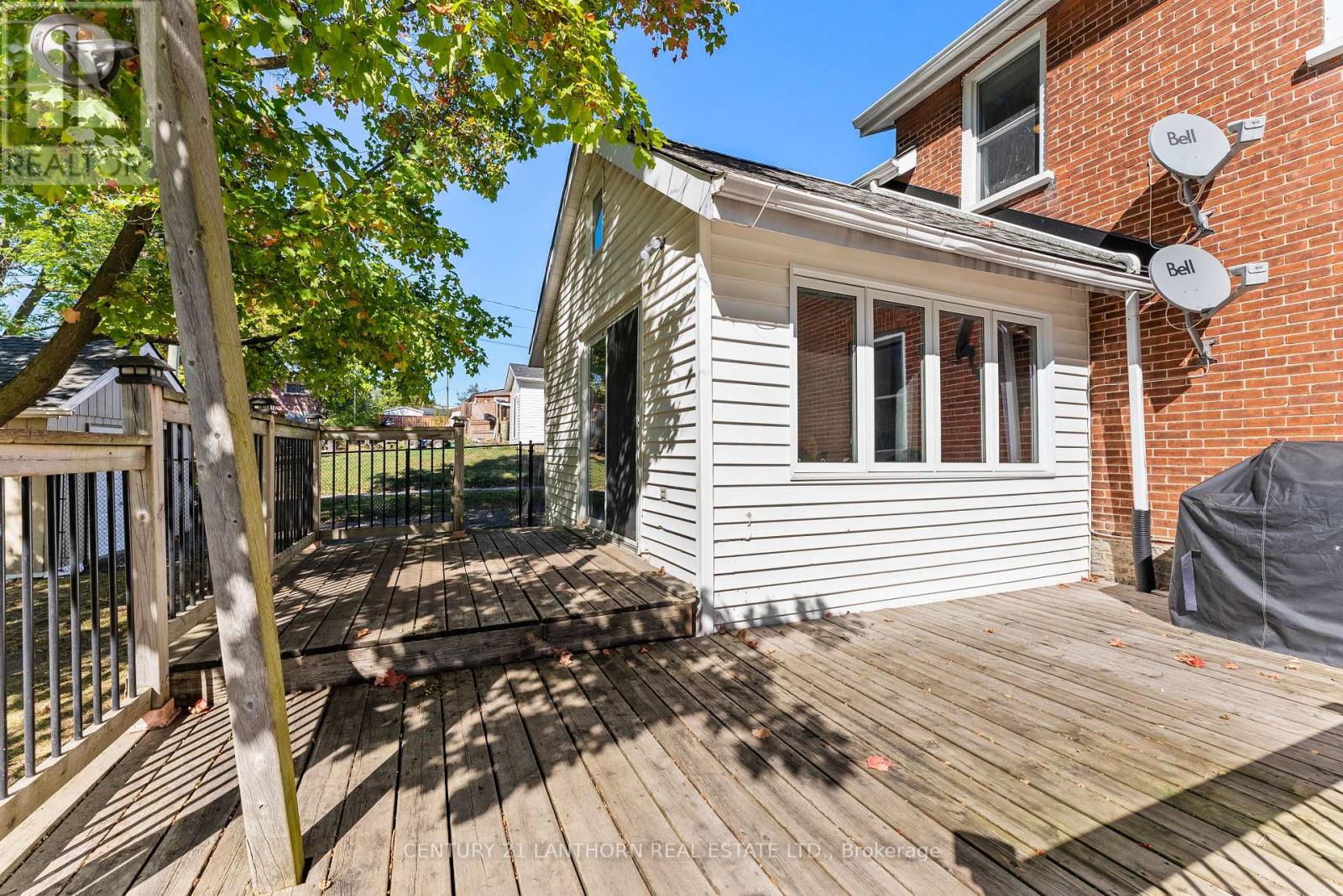 54 Prince Of Wales Drive, Belleville, Ontario  K8P 2T7 - Photo 32 - X12441429