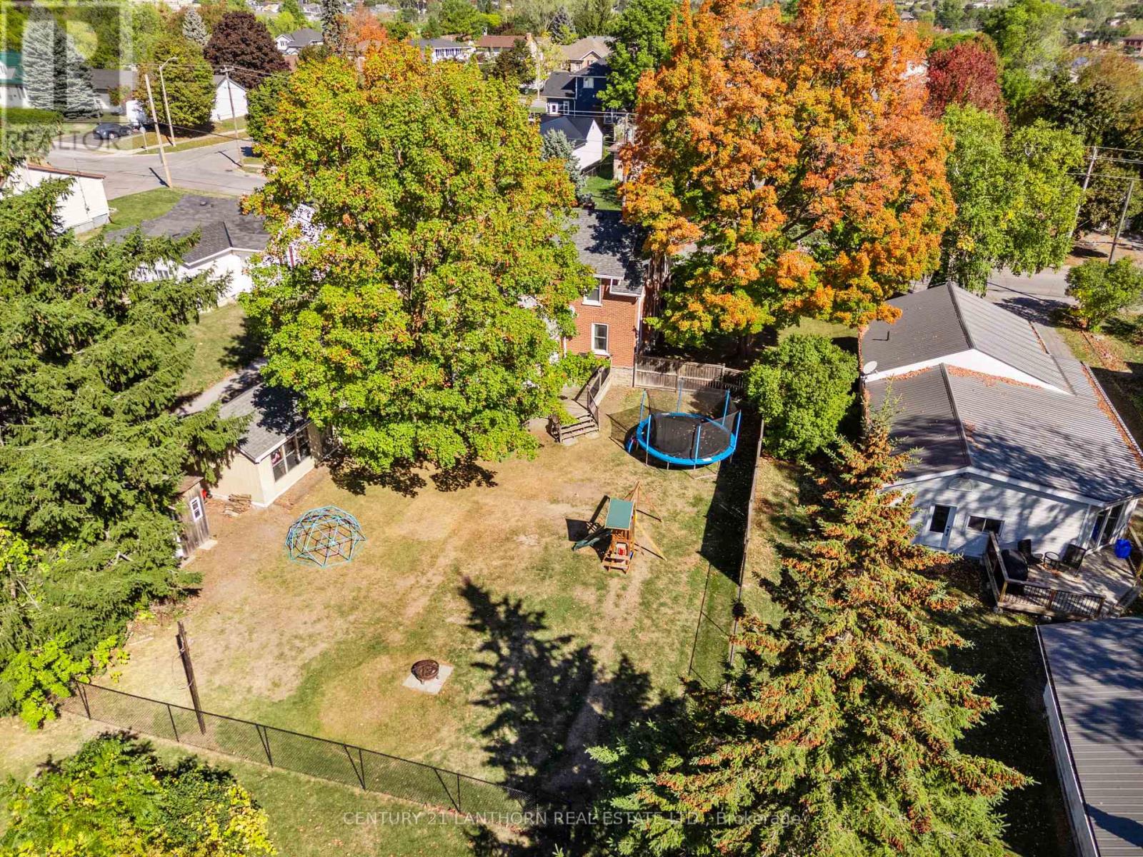 54 Prince Of Wales Drive, Belleville, Ontario  K8P 2T7 - Photo 37 - X12441429