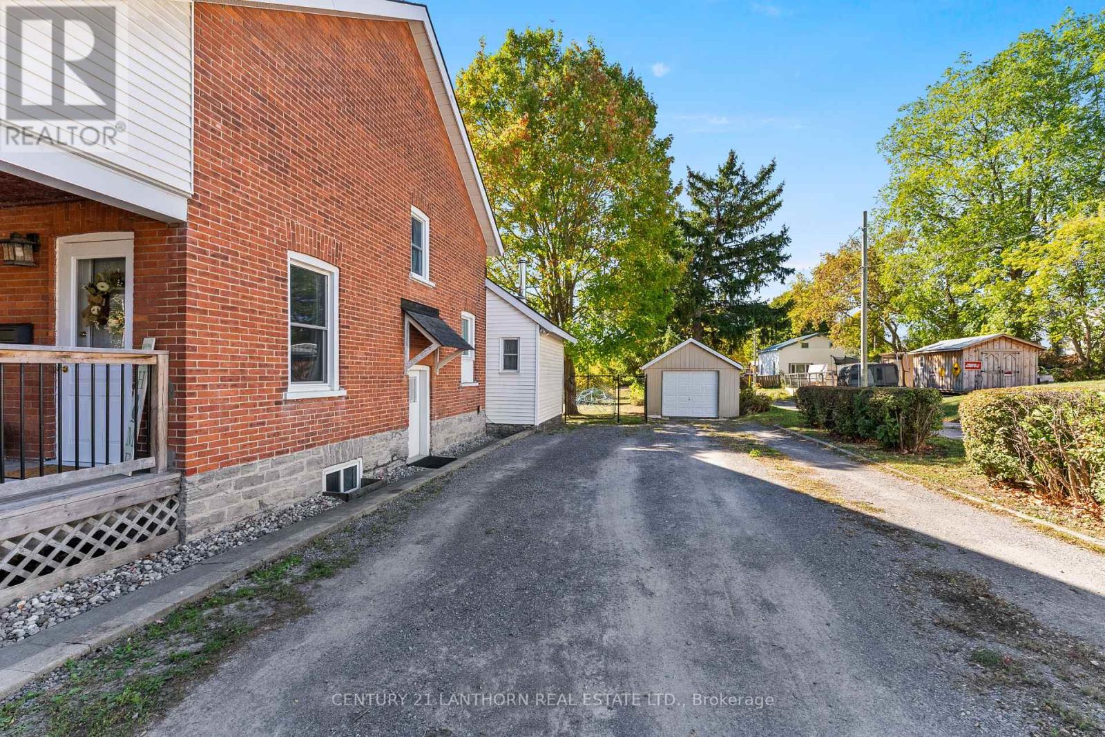 54 Prince Of Wales Drive, Belleville, Ontario  K8P 2T7 - Photo 4 - X12441429
