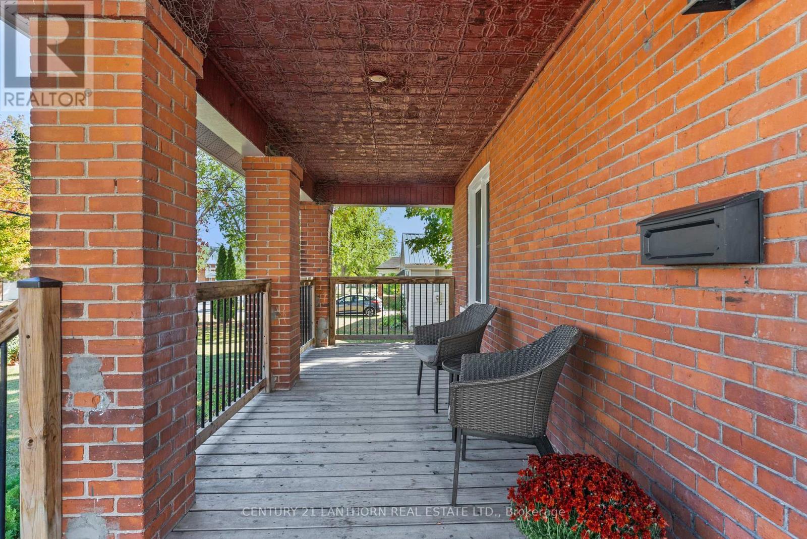 54 Prince Of Wales Drive, Belleville, Ontario  K8P 2T7 - Photo 6 - X12441429