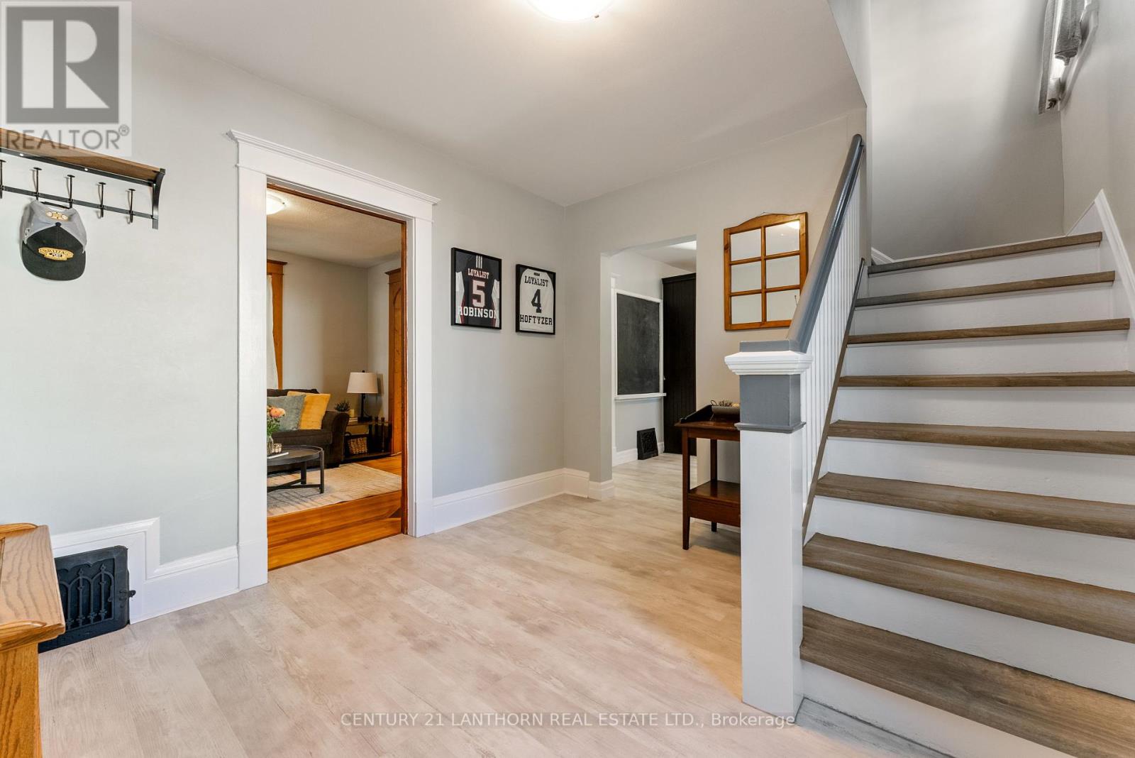 54 Prince Of Wales Drive, Belleville, Ontario  K8P 2T7 - Photo 8 - X12441429
