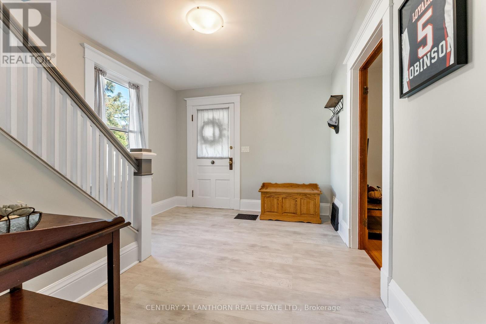 54 Prince Of Wales Drive, Belleville, Ontario  K8P 2T7 - Photo 9 - X12441429