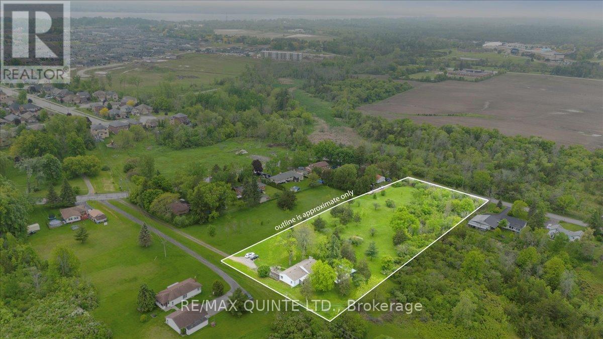 404 Bridge Street W, Belleville, Ontario  K8N 4Z2 - Photo 3 - X12441864
