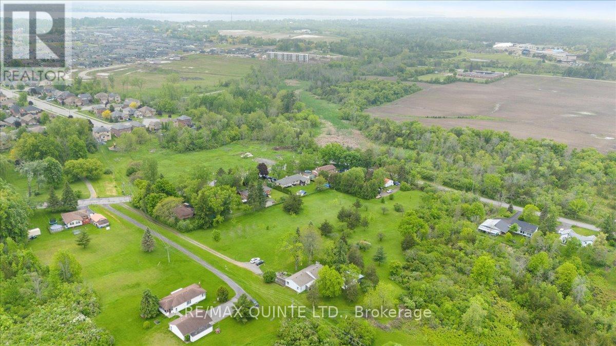 404 Bridge Street W, Belleville, Ontario  K8N 4Z2 - Photo 4 - X12441864