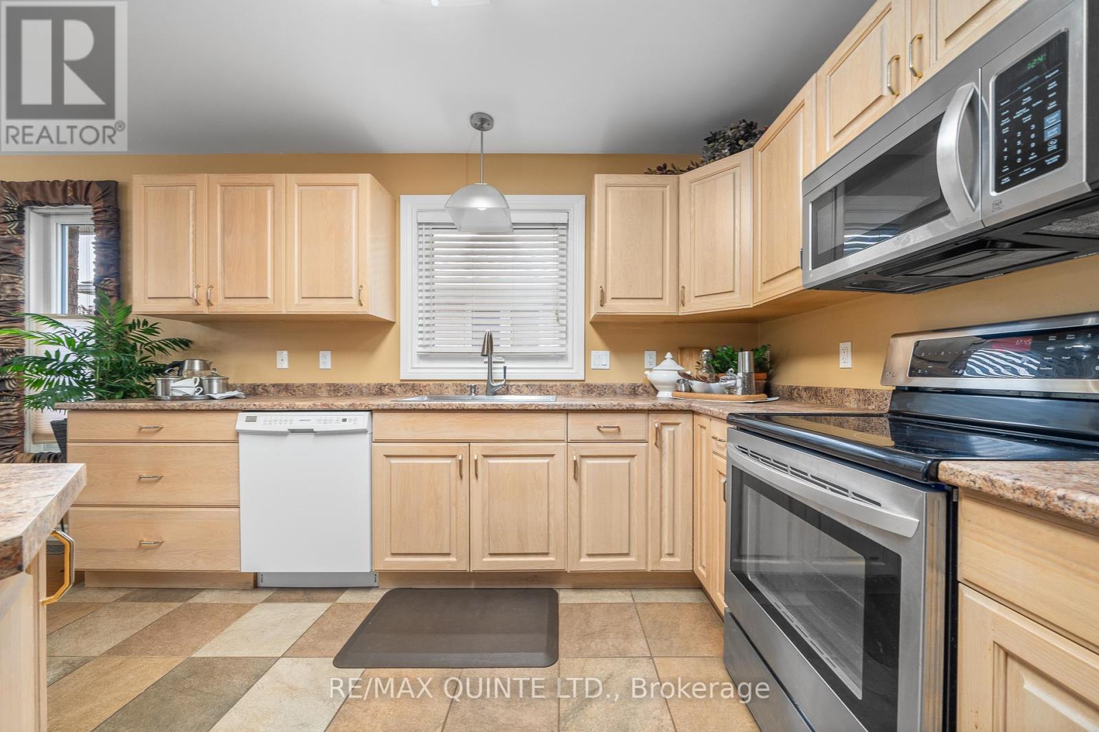 7 Chestnut Drive, Belleville, Ontario  K8N 0M9 - Photo 12 - X12442853