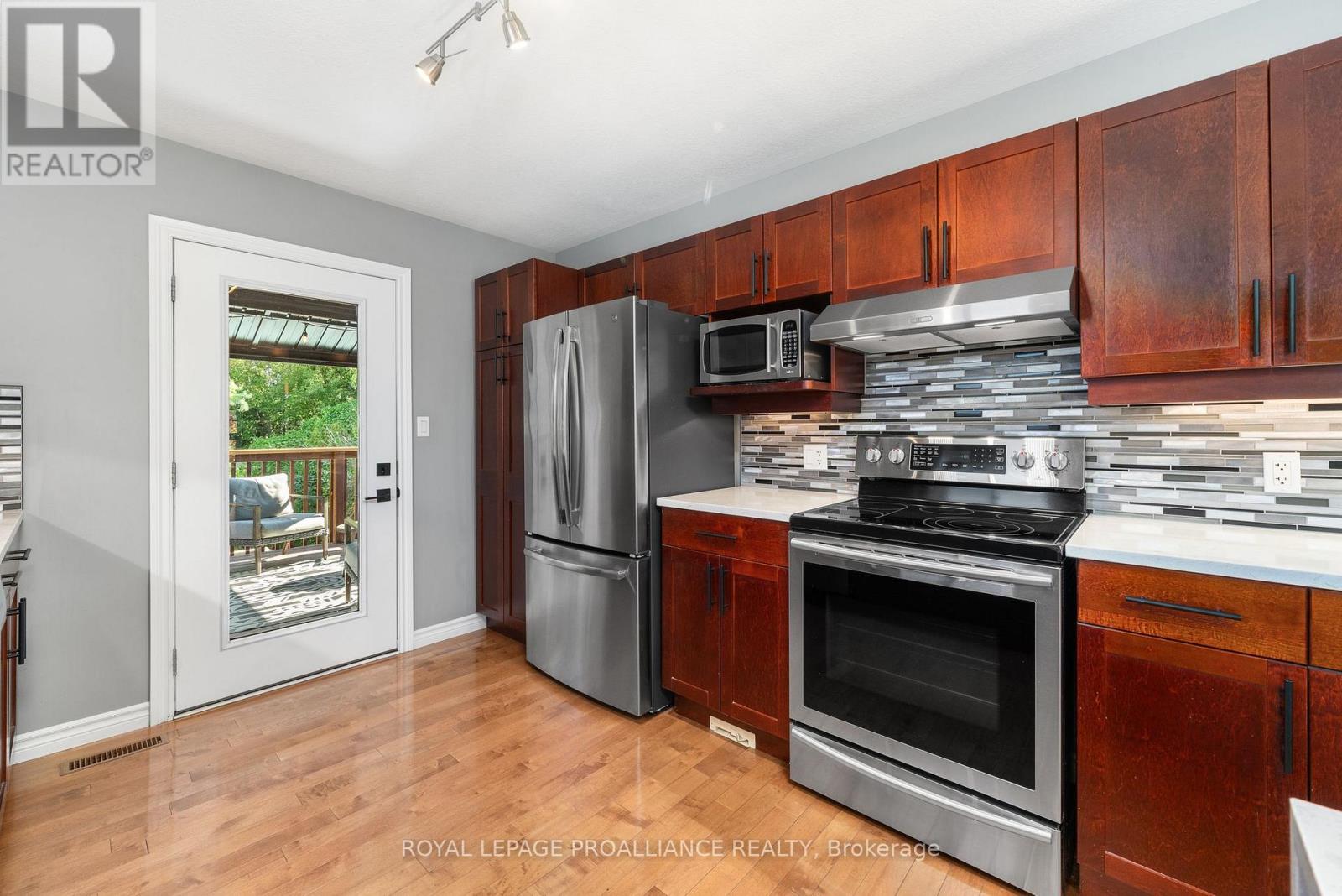 16 Kyle Court, Quinte West, Ontario  K0K 2C0 - Photo 10 - X12443241